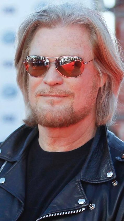 Brent Smith Shinedown, Brent Smith, Hall & Oates, Daryl Hall, Rick Springfield, Pop Singers, Long Hair Styles Men, Celebrity Entertainment, Mirrored Sunglasses Men