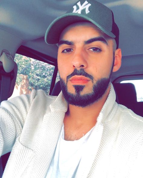 #selfie Omar Borkan Al Gala, Selfie Instagram Story, Omar Borkan, Saudi Men, Boys Dps, Scruffy Men, Instagram Men, Designer Suits For Men, Arab Men