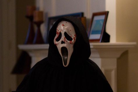 Ghostface Icons, Scary Movie 2, Neve Campbell, Horror Stuff, Random Aesthetics, Horror Movie Icons, Scream Movie, Horror Movie Art, Horror Icons