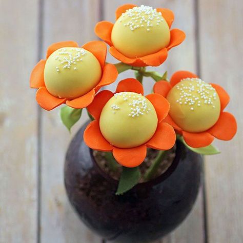 Spring Flower Cake Pops Octopus Cake Pops, Spring Flower Cake, Cakepops Ideas, Holiday Cake Pop, Cute Easter Desserts, Flower Cake Pops, Octopus Cake, Cake Pop Bouquet, Vegan Steak