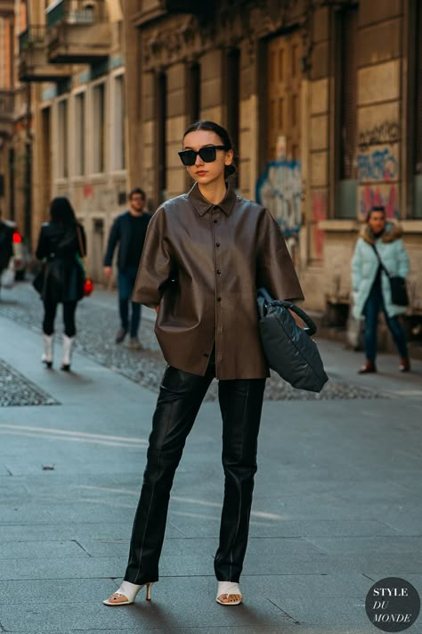 Beatrice Gutu, Classic Edgy Style Aesthetic, Leather Shirt Street Style, Leather Shirt Outfit Street Style, Leather Shirt Outfit, Edgy Casual Style, Berlin Fashion Street, Leather Street Style, Simple Winter Outfits