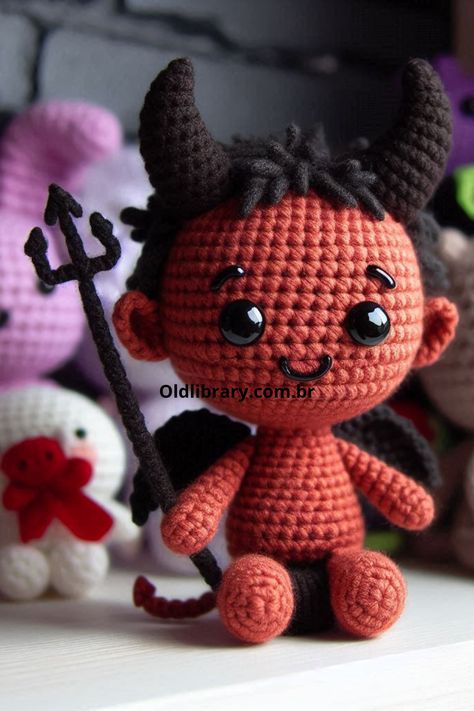 Crochet an adorable little devil amigurumi with this easy pattern! Perfect for Halloween decorations or gifts with horns, wings, and a tiny trident. Crochet Horns Free Pattern, Crochet Devil Horns, Devil Horns, Crochet Dolls, Simple Patterns, Amigurumi Crochet, Free Patterns, Crochet Amigurumi, Free Crochet Pattern