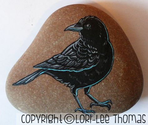 Raven Painted Rock, Crow Rock Painting, Crow Painted Rocks, Bird Painted Rocks, Rock Design Ideas, Rock Birds, Rock Painting Birds, Snail House, Bird Rocks