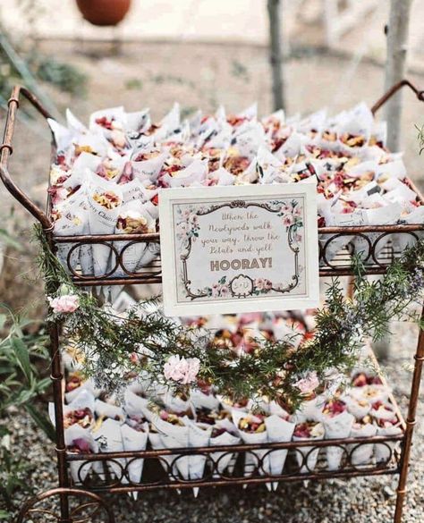 Fun Wedding Activities, Wedding Petals, Wedding Activities, Wedding Ceremony Decorations, Ceremony Decorations, Hippie Chic, Wedding Tips, Chic Wedding, Fun Wedding