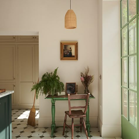 Devol Kitchens, London Kitchen, Dream Living, Wes Anderson, Kitchen Inspo, Elle Decor, House Inspo, 인테리어 디자인, Kitchen Renovation