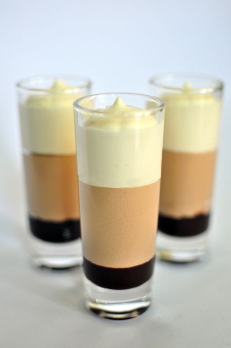 Looks yummy Triple Chocolate Mousse, Triple Chocolate Mousse Cake, Mini Dessert Recipes, Dessert Shooters, Dessert Shots, Dessert In A Jar, Chocolate Wedding Cake, Chocolate Mousse Cake, Mousse Recipes