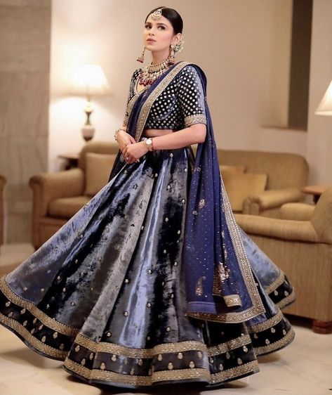 Dupatta Draping Style, Lehenga Dupatta Draping Style, Dupatta Draping, Velvet Lehenga, Lehenga Dupatta, Designer Bridal Lehenga, Blue Lehenga, Winter Bride, Indian Bridal Dress