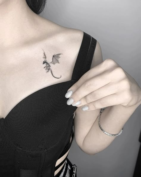 Dragon Tatoos Woman, Dragon Tattoo Placement, White Dragon Tattoo, Tattoo Pequeños Mujer, Baby Dragon Tattoos, Rip Tattoos For Mom, Small Dragon Tattoos, Magic Runes, Dragon Tattoo For Women