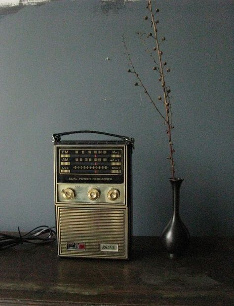 Portable Radio Aesthetic, Old Radio Aesthetic, Radio Record Player, City Video, Old Radio, Emergency Radio, Retro Radios, Music Machine, Retro Radio