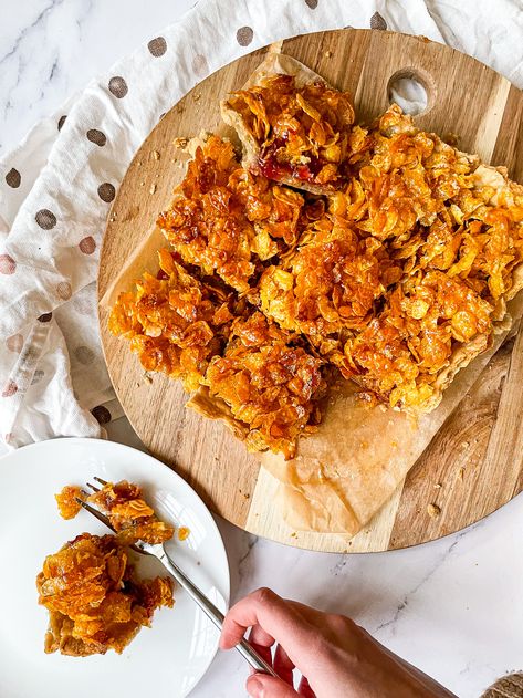 Old School Cornflake Tart Squares - Tasting Thyme Cornflake Tart Blondie, Cornflake Recipes, Orange Drizzle Cake, Cornflake Tart, Cornflake Cake, Strawberry Roll, Jam Tarts, Tray Bake Recipes, Tray Bake