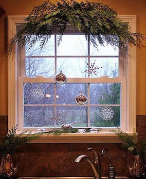 100 Best Kitchen Christmas Decorations - Prudent Penny Pincher Christmas Window Decoration, Parents Gifts, Christmas Window Decorations, Christmas Village Display, Simple Christmas Decor, Christmas Kitchen Decor, Christmas Wreaths For Front Door, Mom Diy, Christmas Window