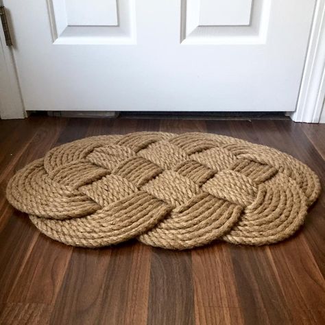 DIY Rope Rug or Doormat - My Version of the Ocean Plait Mat made with 3-Ply Jute Rope (rope doormat) #diy #rope #nautical #homedecor #craft #handmade #rug #doormat Braided Doormat, Jute Rope Diy, Jute Rope Crafts, Mat Design Ideas, Diy Mat, Doormat Diy, Jute Doormat, Jute Craft, Door Mat Diy