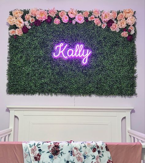 Green Flower Wall, Grass Wall Bedroom Ideas, Greenery Accent Wall, Grass Wall Decor, Greenery Wall Bedroom, Grass Wall With Neon Sign Bedroom, Grass Wall Bedroom, Grass Wall With Flowers, Greenery Wall With Neon Sign