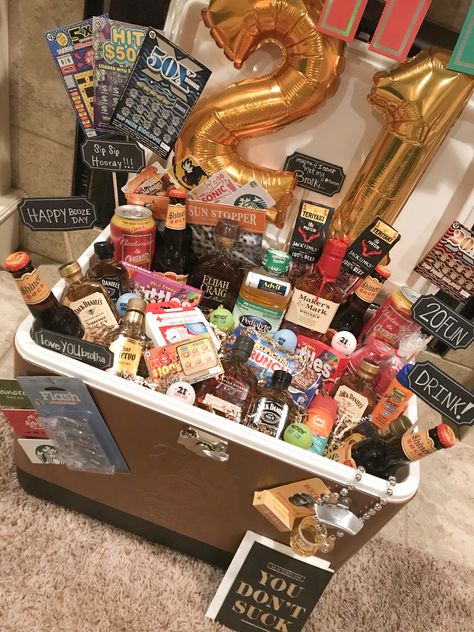 21st Bday Gift Basket, 20th Birthday Gift Ideas For Best Friend, Besties 21st Birthday Gift, Cute 21st Birthday Gifts, Boyfriend Gift Basket 21st Birthday, Diy 21st Birthday Gifts For Her Baskets, 21st Birthday Alcohol Basket, 21st Birthday Gift Baskets, 21st Birthday Booze Basket