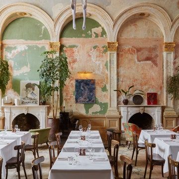 Leather Banquette, Villa Toscana, Arts Club, Romantic Restaurant, London Clubs, London Restaurants, Loire Valley, Restaurant Interior, Art Club