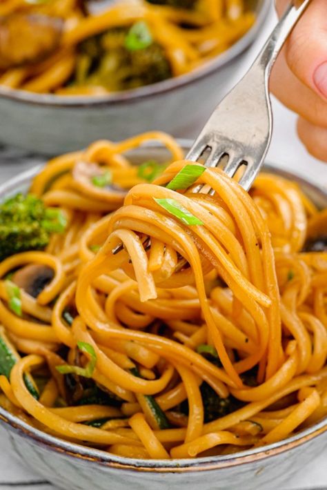 Hibachi Noodles Recipe, Hibachi Party, Hibachi Noodles, Chipotle Pasta, Hibachi Recipes, Hibachi Chicken, Lo Mein Noodles, Boiled Chicken Breast, Blackstone Recipes