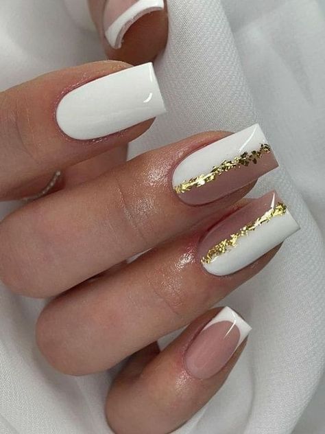 Classic White Nail Designs, White Gold Flakes Acrylic Nails, Off White Nails Acrylic Art Designs, Gel Nails Gold Foil, White And Gold Acrylic Nails Prom, Elegant White And Gold Nails, Gold Foil Nails White, Gel Nails Ideas White And Gold, White With Accent Nails