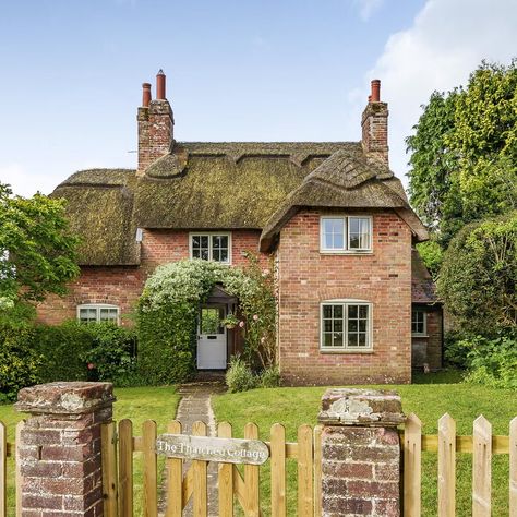 Net zero thatched cottage for sale Cottage In The Forest, Calm Life, Forest Village, British Cottage, England Countryside, Small Castles, Forest Cottage, Countryside Cottage, Cottage Painting