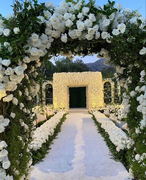 #wedding #weddingreception #wedding #bride #bridal Wedding Alter Decorations, Dream Wedding Reception, Wedding Isles, Dream Wedding Decorations, Dream Wedding Venues, Venue Decorations, Wedding Venue Decorations, Wedding Inside, Wedding Set Up