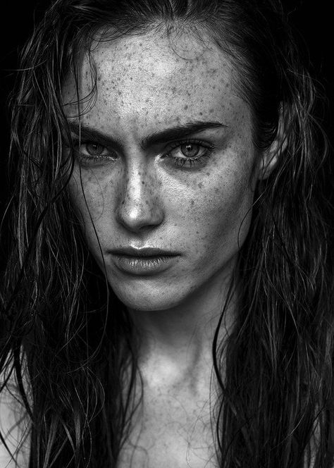 Mad Face, Facial Expressions Drawing, Expressions Photography, Beautiful Freckles, Face Drawing Reference, Photographie Portrait Inspiration, Face Photography, Female Portraits, Face Expressions