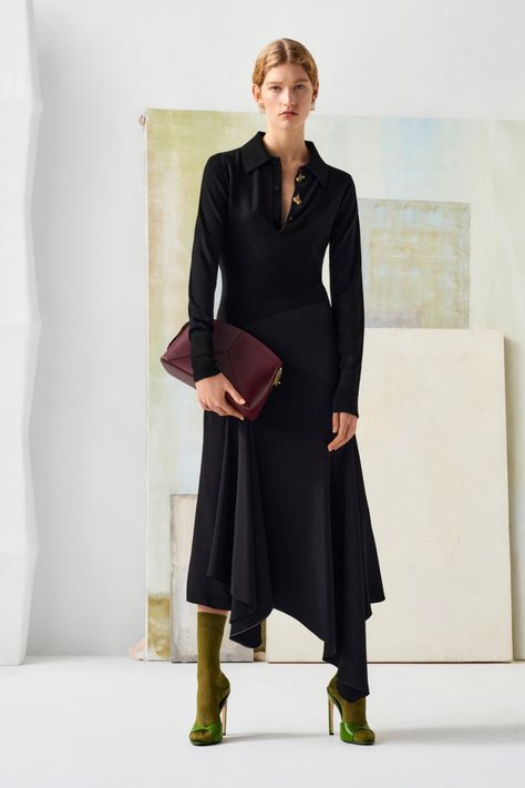 Victoria Beckham Pre-Fall 2024 Fashion Show | Vogue Victoria Beckham Fashion Collection, Victoria Beckham 2024, Victoria Beckham Runway, Runway 2024, Victoria Beckham Collection, Dress Styling, Jersey Collection, Victoria Beckham Dress, Classic Shirt Dress