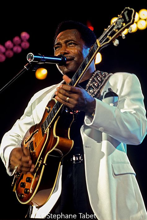 George Benson George Benson, Funky Music, Contemporary Jazz, Blues Musicians, Urban Music, Jazz Artists, Guitar Players, Smooth Jazz, Jazz Musicians