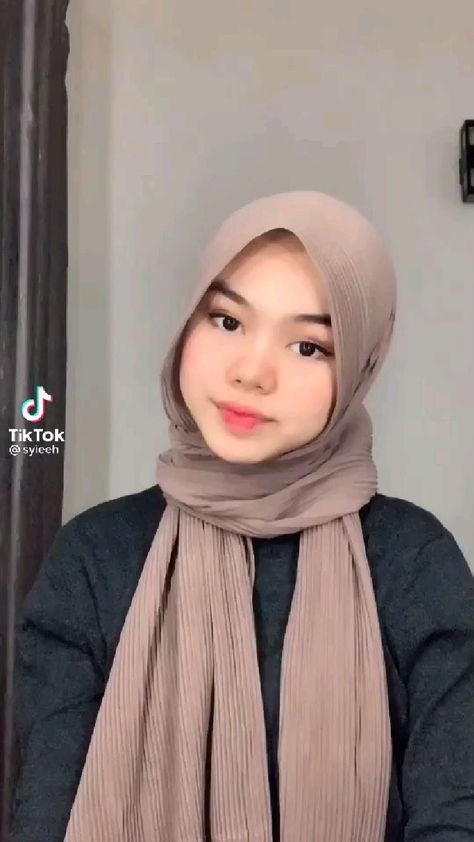 Styling Hijab, Modal Hijab, Armpit Odor, How To Wear Hijab, Fesyen Islam, Simple Hijab Tutorial, Estilo Hijab, Stile Hijab, Simple Hijab