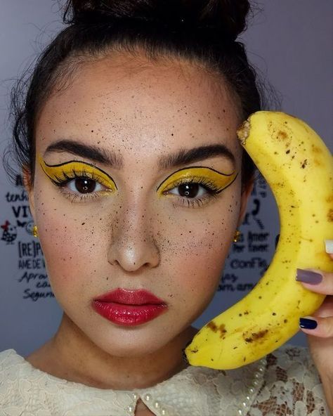 Banana Makeup Look, Fruit Makeup Looks, Fruit Inspired Makeup, Banana Makeup, Coloured Makeup, Fruit Makeup, Banana Costume, Yellow Makeup, Orange Makeup