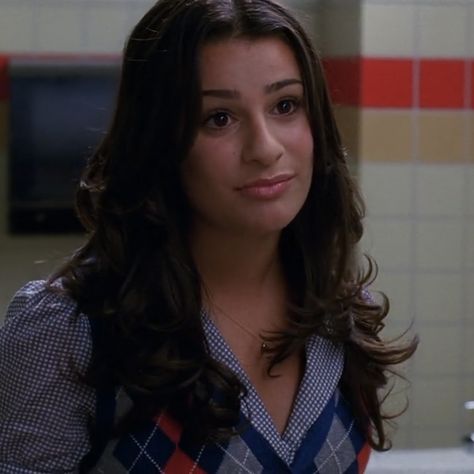 Rachel Berry Season 1, Rachel Berry Icons, Rachel Glee, Glee Outfits, Glee Season 1, Glee Characters, Future Pfp, Merry Berry, Glee Fashion