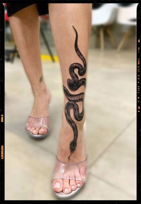 TATTOOS A Snake Tattoo, Tattoo Snake, Snake Tattoo Design, Inspiration Tattoos, Leg Tattoos Women, Best Sleeve Tattoos, Aesthetic Tattoo, Sleeve Tattoos For Women, Foot Tattoo