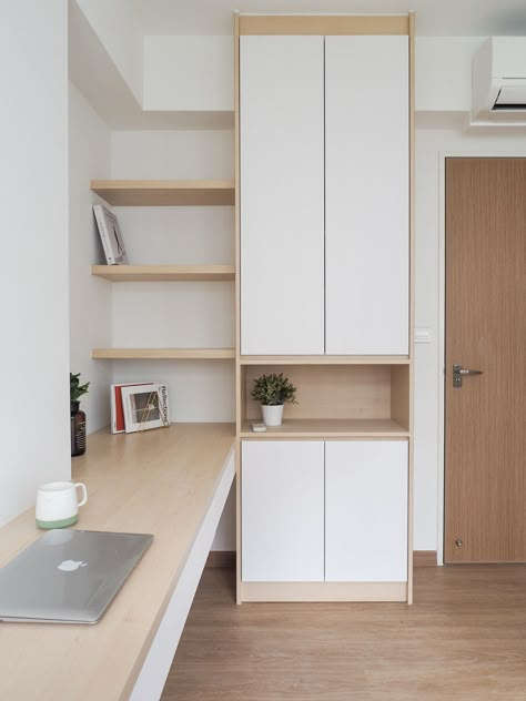 study desk woodgrain white Muji Home Interiors, Muji Home Design, Scandinavian Study Room, New Room Design, Office Revamp, Modern Room Design, Muji Home, Study Room Design, Student Room