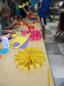 Flower Power Party, 60s Theme, Ra Themes, Preschool Garden, 60s Party, Hippie Birthday, Teacher Doors, 70s Party, Classroom Art Projects