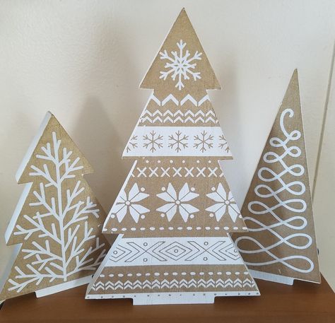 Hand crafted with Chalk Couture Wood Tree Cutouts, Tree Pattern Transfer and Chalkology Gold Shimmer Paste. Set of 3. Craft Ideas For Women, Painted Christmas Trees, Wood Christmas Trees, Scrapbook Christmas, Christmas Tabletop, Tabletop Christmas Tree, Christmas Tree Painting, Wood Christmas Tree, Ornaments To Make