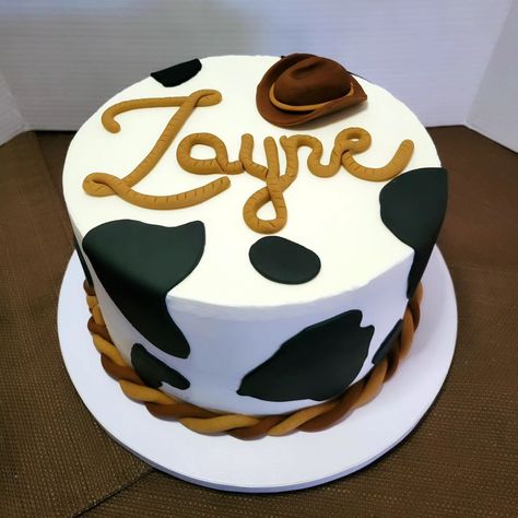 Western baby shower vibes 🐮 🤠 #gainesvillega#cakes#baker#cowcake#georgiabaker#birthdaycake#homebaker Birthday Cake Cow Print, Cowboy Cakes For Boys, Western Smash Cake, Fondant Cow, Cow Print Cakes, Cow Print Cowboy Hat, Cow Birthday Cake, Western Cake, Shower Vibes