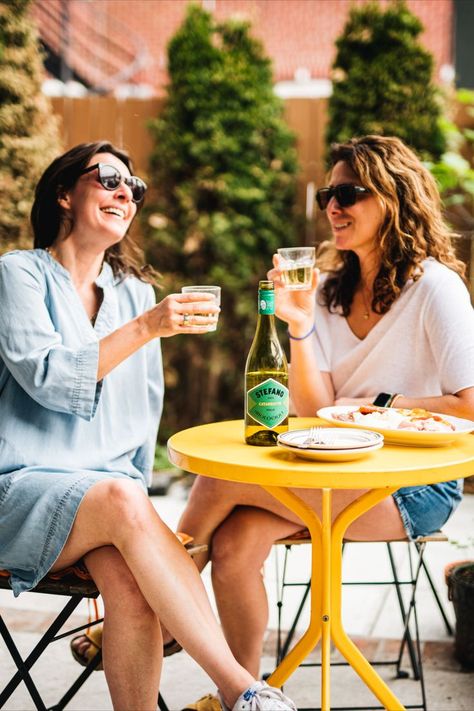 A vacation without happy hour is like summer without the sun. Check out our recipes here 👇 Happy hour, Italian-style! Happy Hour Aesthetic, Foolproof Recipes, Happy Hour Food, Tropical Cocktails, Summer Shoot, Editorial Photoshoot, Summer Menu, Summer Photoshoot, Real Estate Branding