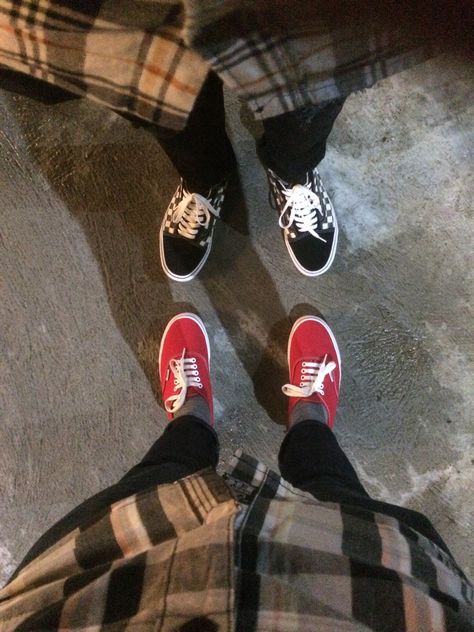 Sneakers & Plaid Shirt Vans Authentic Red, Red Vans, Red Sneakers, Vans Authentic, Venice Beach, Men Fashion, Plaid Shirt, Vans Sneaker, Venice