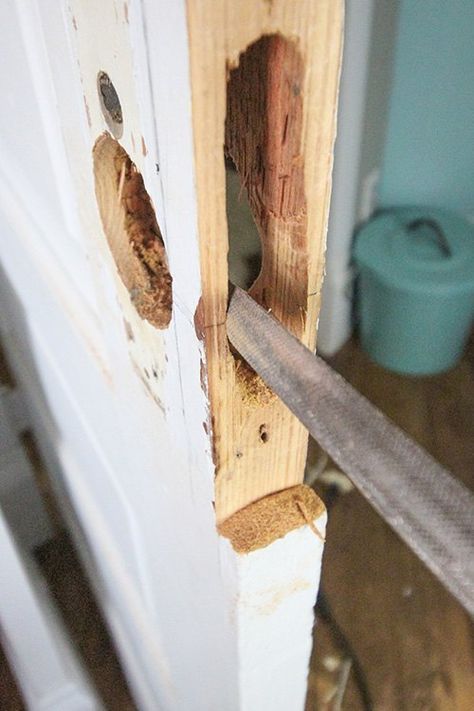 We recently updated the door hardware and even some of the doors in our home and it’s made an amazing difference. This project gave me the chance to save a few old doors, too. They turned out so good Courtenay asked me to share a few tips on how to restore old doors.Here’s how you can easily restore old doors and make them functional again by repairing damaged areas and adding modern hardware. As you can see, the area on the end near the latch looked pretty rough and the mortise-style… Fix Hole In Door, Diy Dishwasher Tablets, Antique Door Hardware, Interior Door Hardware, Braid Videos, Dressing Table Storage, Furniture Appliques, Diy Entryway, Modern Hardware