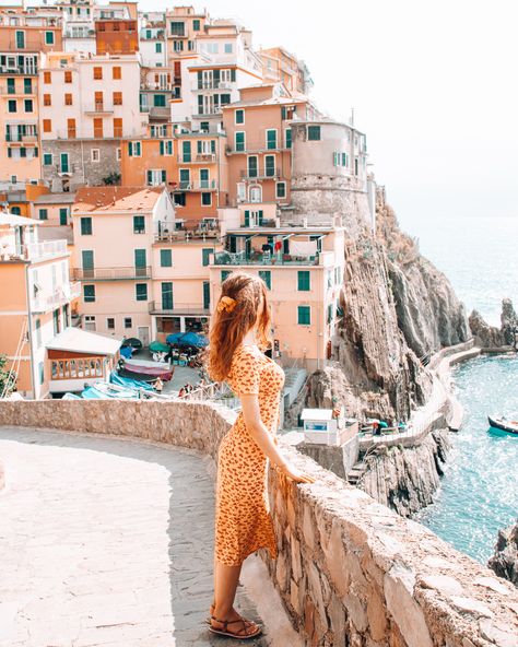 23 Best Instagram Photo Spots in Cinque Terre, Italy | Dymabroad Cinque Terre Italy Instagram, Cinque Terre Instagram Pictures, Italy Instagram Pictures, Italy Regions, Euro Outfits, Italy Pics, La Bucket List, Cinque Terra, Paris Travel Photography