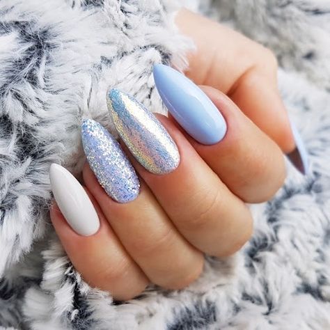 Ice Gel Nails Design, Ice Blue Glitter Nails, Ice Nails Winter, Blue Nails Ideas Winter, Ice Blue Nails Winter Glitter, Ice Blue Winter Nails, Ice Blue Nail Designs, Wintery Blue Nails, Blue Ice Nails