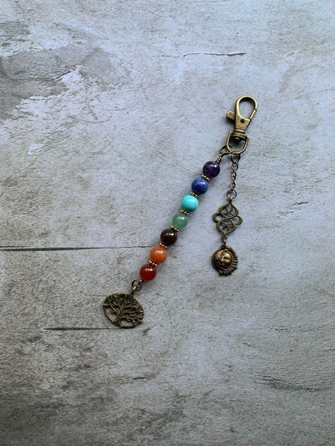 Crystal Bead Keychain, Gemstone Accessories, Charm Bar, Beaded Projects, Keychain Ideas, Bead Dangles, Chakra Beads, Witchy Crafts, Keychain Charm