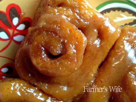 The Farmer's Wife: Caramel Cinnamon Rolls Easy! frozen bread dough, cinn, butter, sugars, vanilla ice cream Caramel Cinnamon Rolls, Sticky Rolls, Caramel Rolls, Frozen Bread Dough, Cinnamon Rolls Easy, Sticky Buns, Cinnamon Rolls Homemade, Cinnamon Rolls Recipe, Cinnamon Buns