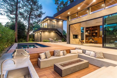 Palms Residence - Contemporary - Patio - Los Angeles - by Electric Bowery | Houzz UK Outdoor Fire Pit Seating, Fire Pit Decor, Sunken Fire Pits, Fire Pit Seating Area, Garden Seating Area, Contemporary Patio, Backyard Seating, Sunken Garden, Fire Pit Seating