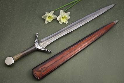 Love! Knives Art, Short Swords, Knife Art, Cool Swords, Arm Armor, Medieval Fantasy, Hendrix, Damascus Steel, Axes