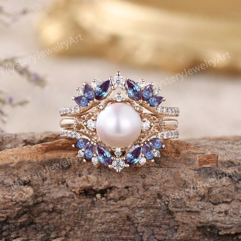 Vintage Pearl Engagement Ring Set Solid Gold Alexandrite Ring Pearl Ring Bridal Set Enhancer Wedding Band Stacking Ring Set Anniversary gift Only 1pcs Engagement Ring: https://www.etsy.com/listing/1560513803 Only 1PCS Wedding Band: https://www.etsy.com/listing/1749587783  💎RING DETAILS  Material: 10K/14K/18K yellow gold, white gold, and rose gold are available. (Other metals and stones are also available, please feel free to contact me directly for sterling silver or platinum.) ------ ENGAGEMEN Pearl And Alexandrite Ring, Ocean Themed Engagement Rings, Engagement Ring With Pearls, Pearl Wedding Ring Set, Pearl Engagement Ring Set, Enhancer Wedding Band, Pearl Engagement Ring, Ring Pearl, Cute Engagement Rings