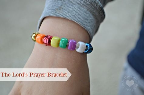 Teaching kids a Lords prayer Bible craft? Here are a few ideas! A post from Seattle area family lifestyle blog Long Wait For Isabella. Vbs Bracelet Craft, The Lords Prayer For Kids Craft, Lord’s Prayer Craft For Kids, Lords Prayer Crafts For Kids, Prayer Crafts For Preschool, Lords Prayer For Kids, The Lord's Prayer Craft, Lords Prayer Crafts, Bible Bracelet