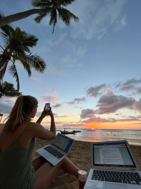 Work By The Beach, Vison Boards Travel, Working While Traveling, Remote Work Travel, Visionboard Aesthetic Pictures Travel, Remote Job Vision Board, Remote Jobs Aesthetic, Work Remotely Aesthetic, Remote Work Aesthetic Travel