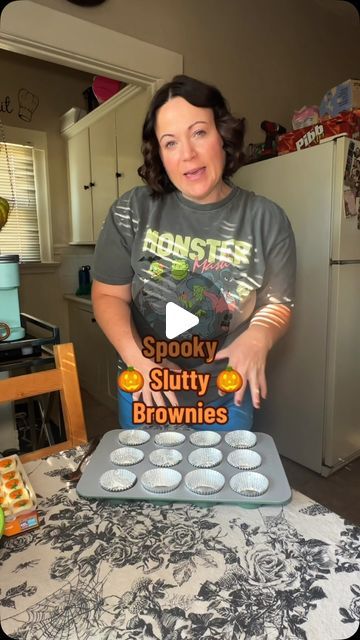 Nicole C. | YOU NEED THESE IN YOUR LIFE 🎃😍 Ingredients: 1 box Halloween oreos, 1 box Pillsbury Halloween cookies, 1 box brownie mix (prepare as box... | Instagram Halloween Brownies With Oreos, Halloween Oreo Brownies, Pillsbury Halloween Cookies, Halloween Brownies, Halloween Oreos, Spooky Snacks, Box Brownies, Oreo Brownies, Oreo Recipes