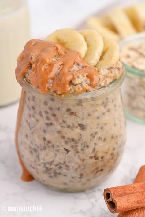 Healthy Banana Overnight Oats with Chia Seeds Healthy Oats Breakfast, Overnight Oats With Chia Seeds, Banana Bread Overnight Oats, Oats With Chia Seeds, Overnight Oats With Chia, Banana Oatmeal Recipe, Protein Banana Bread, Chia Overnight Oats, Overnight Oatmeal Recipes