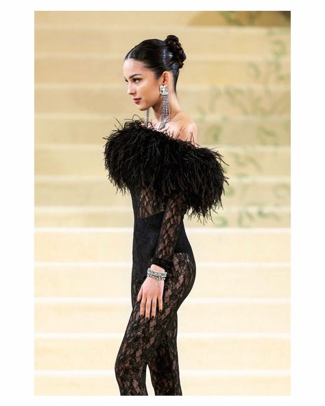 Olivia Rodrigo Met Gala, All Black Balenciaga, Indya Moore, Anja Rubik, Zoe Kravitz, Female Singers, Celebrity Look, Hailey Bieber, Olivia Rodrigo