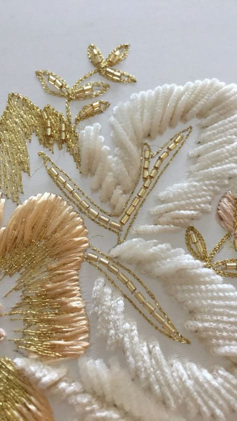 Lesage Embroidery, Dress Hand Embroidery, Embroidery Couture, Tambour Beading, Haute Couture Embroidery, Love Embroidery, Crystal Embroidery, Tambour Embroidery, Beadwork Embroidery